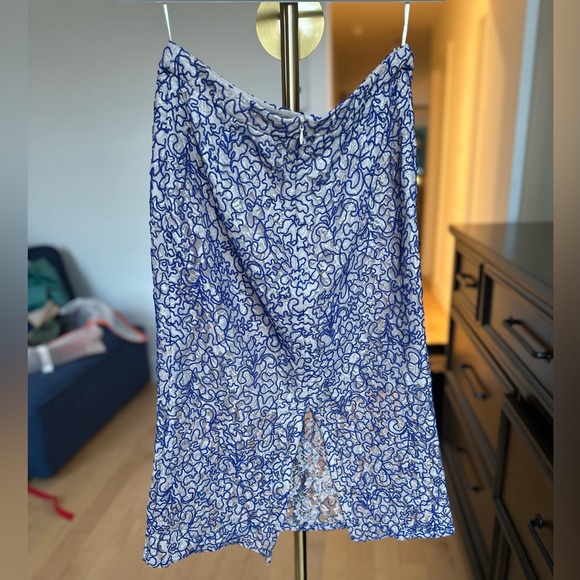 High waist fitted pencil skirt. Blue embroidery over beige/taupe lace.top shop - Picture 5 of 5
